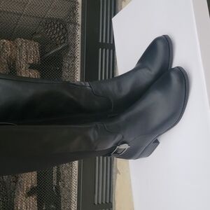 Black Heeled Boots with Chunky Heel and Rounded Toe